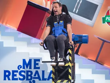 Ángel Llàcer reta a la teoría de la gravedad en 'Me resbala' Ángel Llàcer reta a la teoría de la gravedad en 'Me resbala'