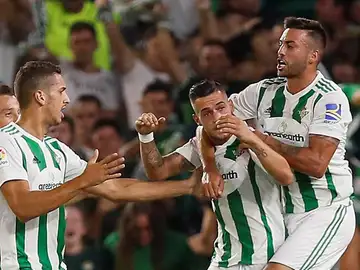 Los jugadores del Betis festejan el gol de Sergio León Los jugadores del Betis festejan el gol de Sergio León