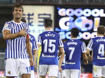 Xabi Prieto celebra su gol 50 con la Real Sociedad