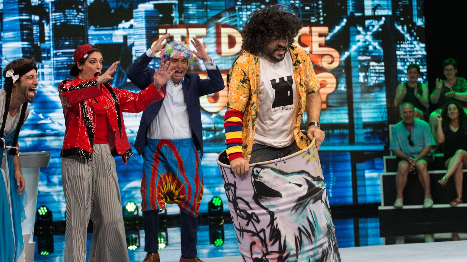 Vaquero se desmelena a ritmo de hard rock en 'Me resbala'