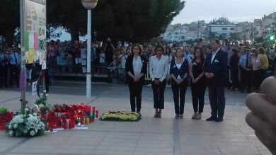 Miles de personas se manifiestan en Cambrils para mostrar su repulsa por los atentados