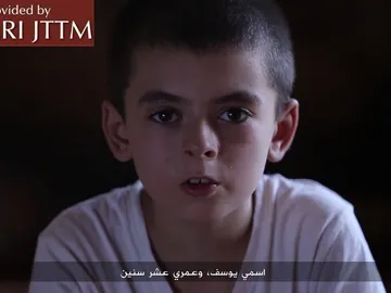 Un niño de diez años amenaza a Trump en un vídeo propagandístico de Daesh Un niño de diez años amenaza a Trump en un vídeo propagandístico de Daesh