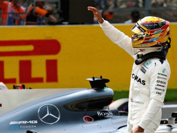 Lewis Hamilton celebra una pole