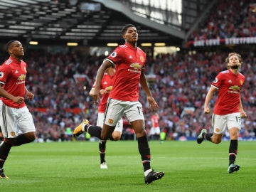 Rashford celebra un gol con el United