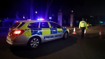 Policía en el Buckingham Palace 