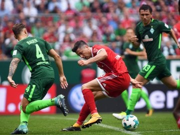 Lewandowski ante el Bremen