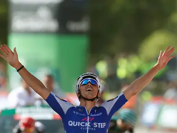 Julian Alaphilippe celebra su triunfo en la Vuelta a España Julian Alaphilippe celebra su triunfo en la Vuelta a España