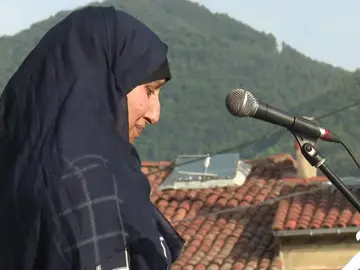 La hermana de dos de los terroristas ha agradecido entre lágrimas "la comprensión" a Ripoll y Cataluña La hermana de dos de los terroristas ha agradecido entre lágrimas "la comprensión" a Ripoll y Cataluña