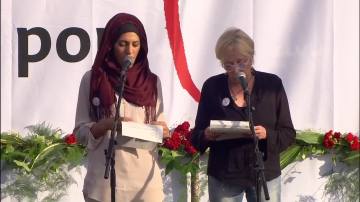 Rosa María Sardá lee el discurso tras la manifestación en Barcelona