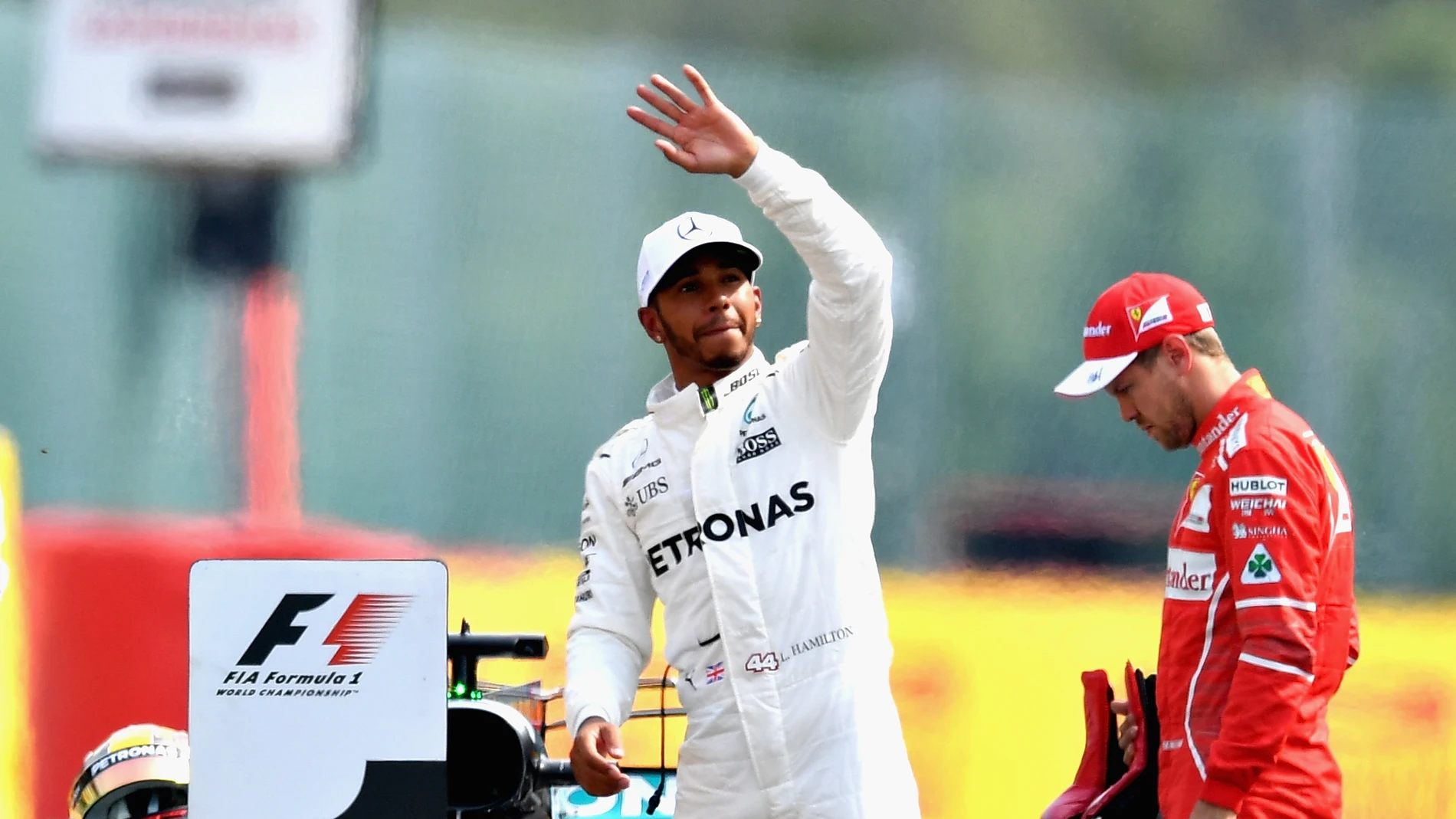 Hamilton se impone a Vettel en Spa