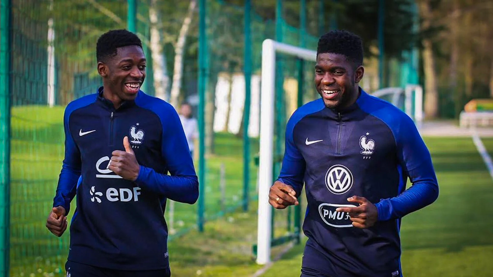 Dembélé y Umtiti en un entrenamiento de su selección Dembélé y Umtiti en un entrenamiento de su selección
