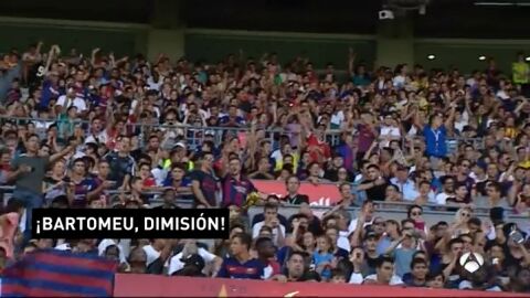 Esperpéntica presentación de Dembélé con retraso y cánticos de "¡Bartomeu dimisión!" en el Camp Nou
