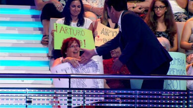 Arturo Valls cumple el sueño de una fan de 'Ahora Caigo'