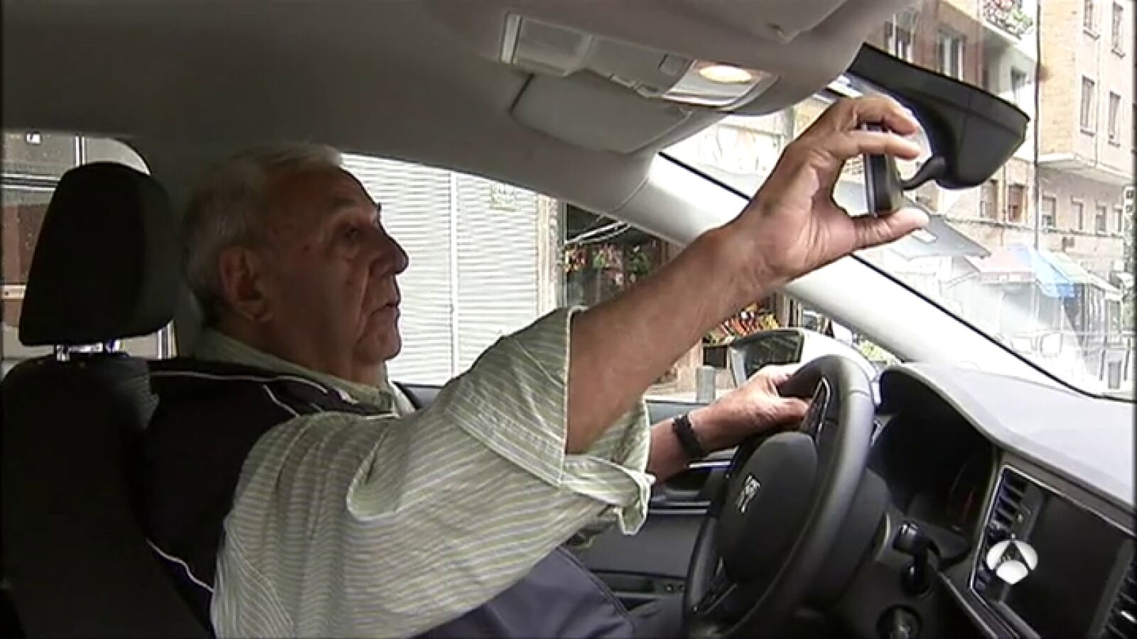 ¿Debería fijarse por ley una edad limite para permitir la conducción?