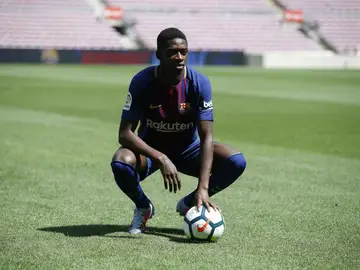 Dembélé, sobre el césped del Camp Nou Dembélé, sobre el césped del Camp Nou
