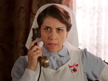 Carmen Angoloti impone su deber a las órdenes del coronel Vicente Márquez Carmen Angoloti impone su deber a las órdenes del coronel Vicente Márquez