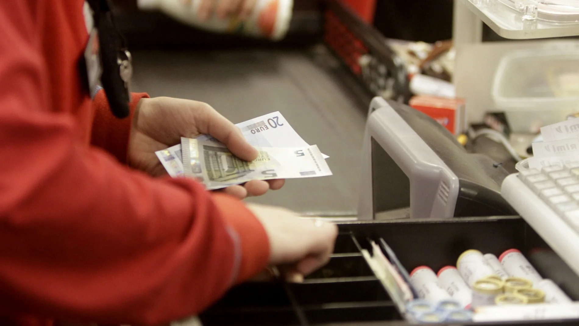 El peso de los salarios en la economía baja del 49 al 47 % en una década El peso de los salarios en la economía baja del 49 al 47 % en una década