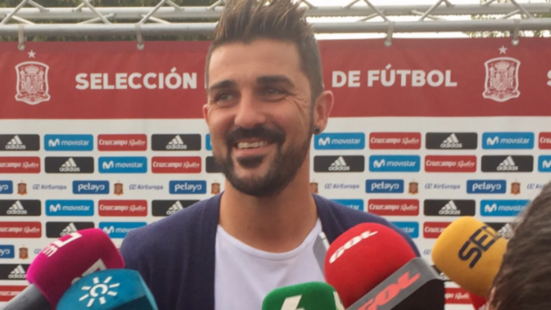 David Villa, a su llegada a la ciudad del fútbol de Las Rozas. David Villa, a su llegada a la ciudad del fútbol de Las Rozas.