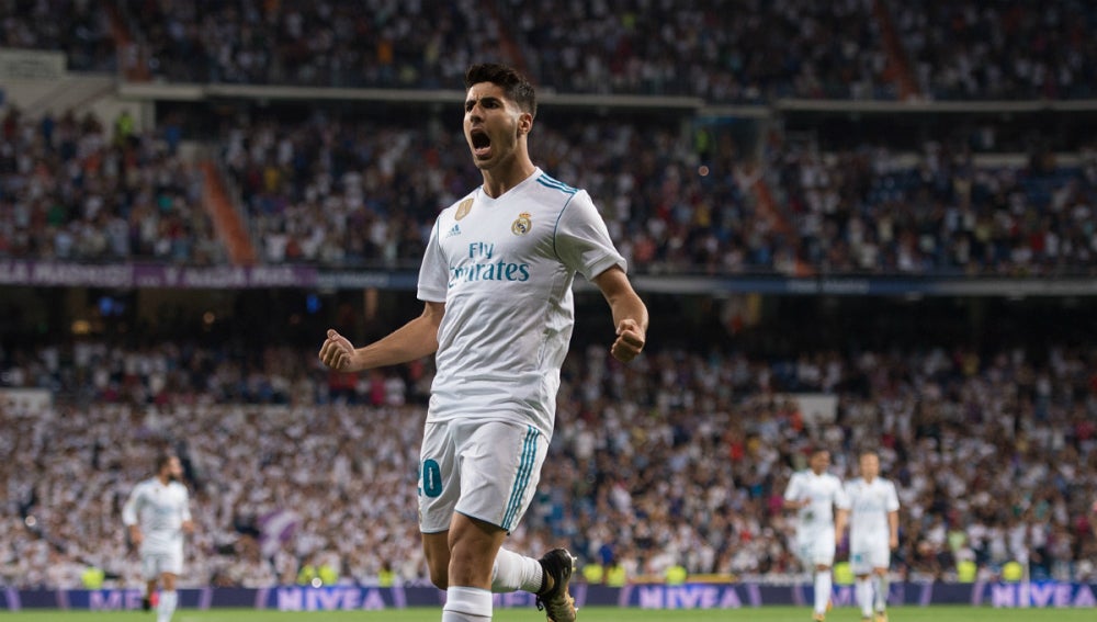 Marco Asensio celebra un gol con el Real Madrid
