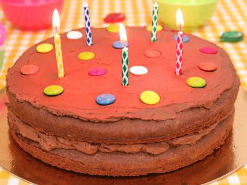 Tarta de Cumpleaños de Chocolate Fácil y Deliciosa