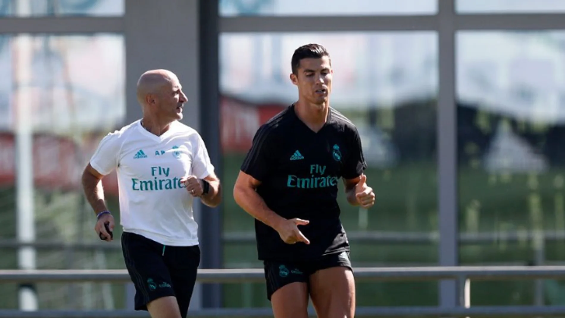 Cristiano Ronaldo ya se entrena a las órdenes de Pintus y Zidane en Valdebebas. Cristiano Ronaldo ya se entrena a las órdenes de Pintus y Zidane en Valdebebas.