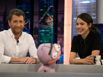 Trancas y Barrancas se divierten con Margaret Qualley Trancas y Barrancas se divierten con Margaret Qualley