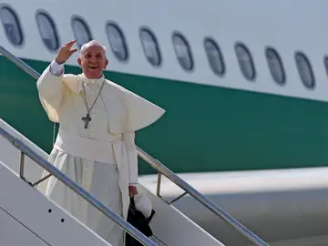 Viaje del papa Francisco en avión (Archivo) Viaje del papa Francisco en avión (Archivo)