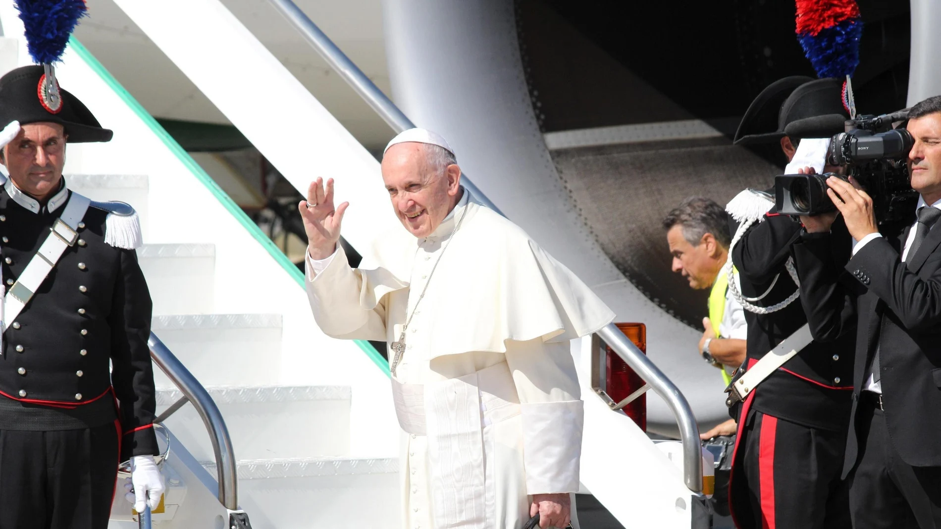 Papa Francisco subiendo al avión Papa Francisco subiendo al avión