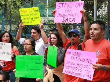Jóvenes protestan por la decisión del Gobierno Jóvenes protestan por la decisión del Gobierno