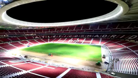 Espectacular 'time lapse' del Atlético: así colocaron el césped en el Wanda Metropolitano Espectacular 'time lapse' del Atlético: así colocaron el césped en el Wanda Metropolitano