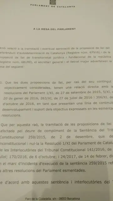 El secretario general del Parlament, Xavier Muro, y el letrado mayor del Parlament, Antoni Bayona, alertan de que la ley de ruptura choca con el TC El secretario general del Parlament, Xavier Muro, y el letrado mayor del Parlament, Antoni Bayona, alertan de que la ley de ruptura choca con el TC