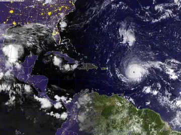Fotografía tomada desde el espacio del huracán Irma Fotografía tomada desde el espacio del huracán Irma