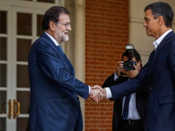 Mariano Rajoy con Pedro Sánchez