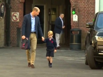 El príncipe Jorge empieza su primer día de colegio