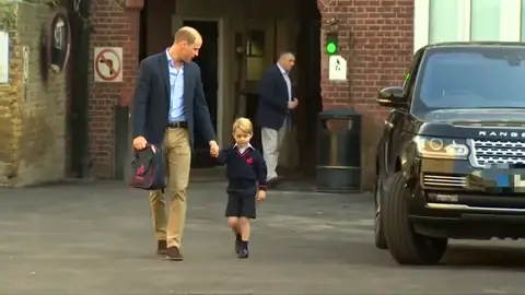 El príncipe Jorge empieza su primer día de colegio El príncipe Jorge empieza su primer día de colegio