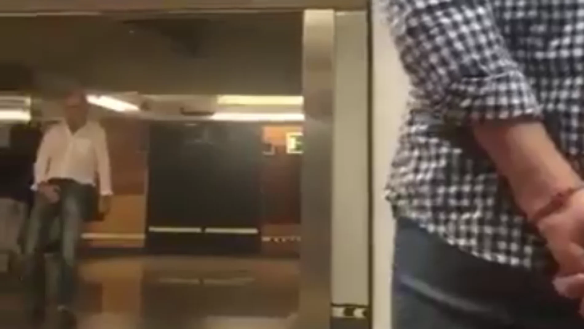 Denuncian una agresión racista en el Metro de Madrid al grito de "¡Heil Hitler!" Denuncian una agresión racista en el Metro de Madrid al grito de "¡Heil Hitler!"