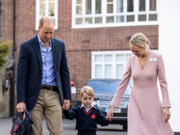 Primer día de colegio del príncipe George 