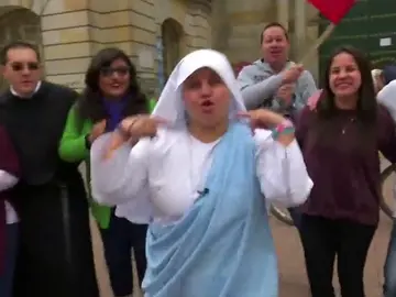 Una monja rapera que le canta al Papa Una monja rapera que le canta al Papa