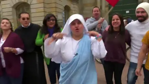 Una monja rapera que le canta al Papa Una monja rapera que le canta al Papa