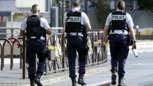  Varios polic&iacute;as de Par&iacute;s