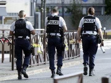  Varios policías de París