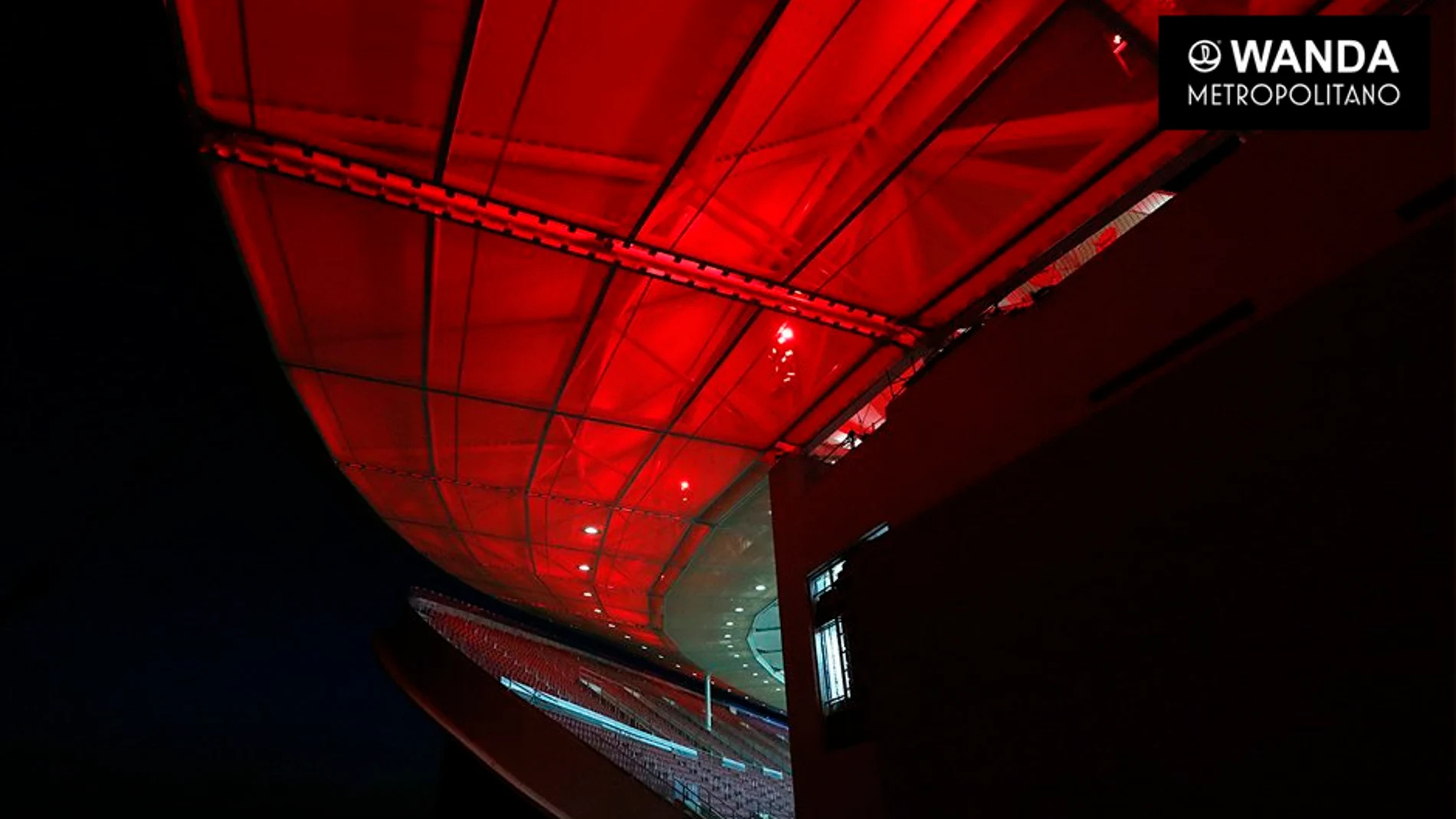 Así brilla el Wanda en la noche madrileña Así brilla el Wanda en la noche madrileña
