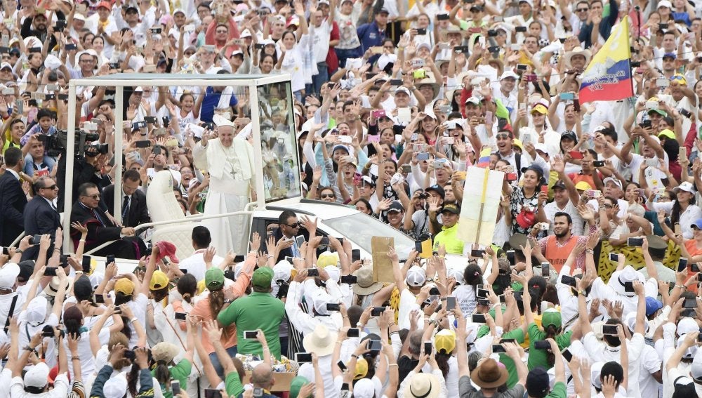 El Papa Francisco entre sus fieles en Colombia