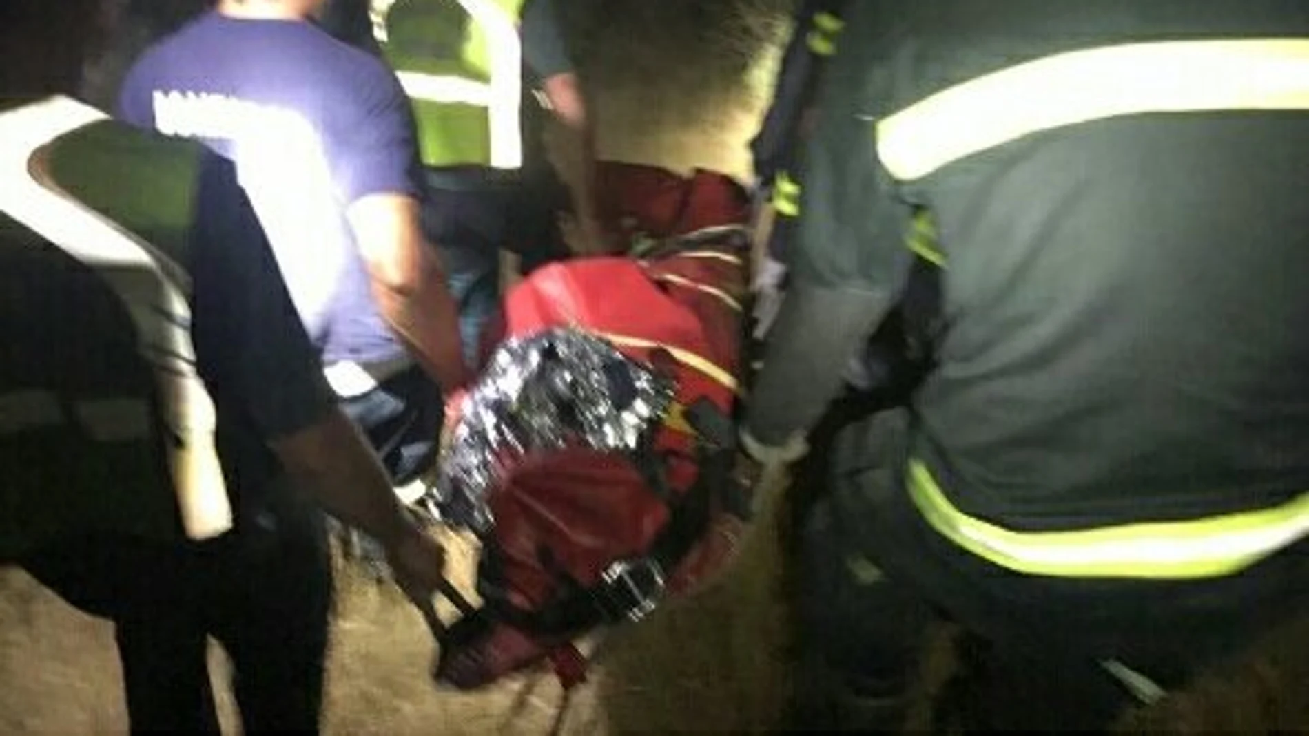 Bomberos de Ávila rescatan el cuerpo sin vida del piloto Bomberos de Ávila rescatan el cuerpo sin vida del piloto