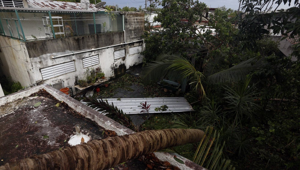 Vista de los destrozos en el barrio de Santurce tras el paso del huracán Irma, en San Juan (Puerto Rico)