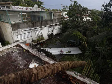 Vista de los destrozos en el barrio de Santurce tras el paso del huracán Irma, en San Juan (Puerto Rico) Vista de los destrozos en el barrio de Santurce tras el paso del huracán Irma, en San Juan (Puerto Rico)