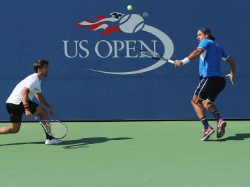 Marc López y Feliciano López, en acción durante el US Open