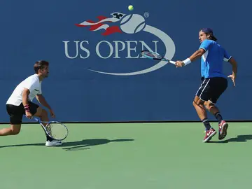 Marc López y Feliciano López, en acción durante el US Open Marc López y Feliciano López, en acción durante el US Open
