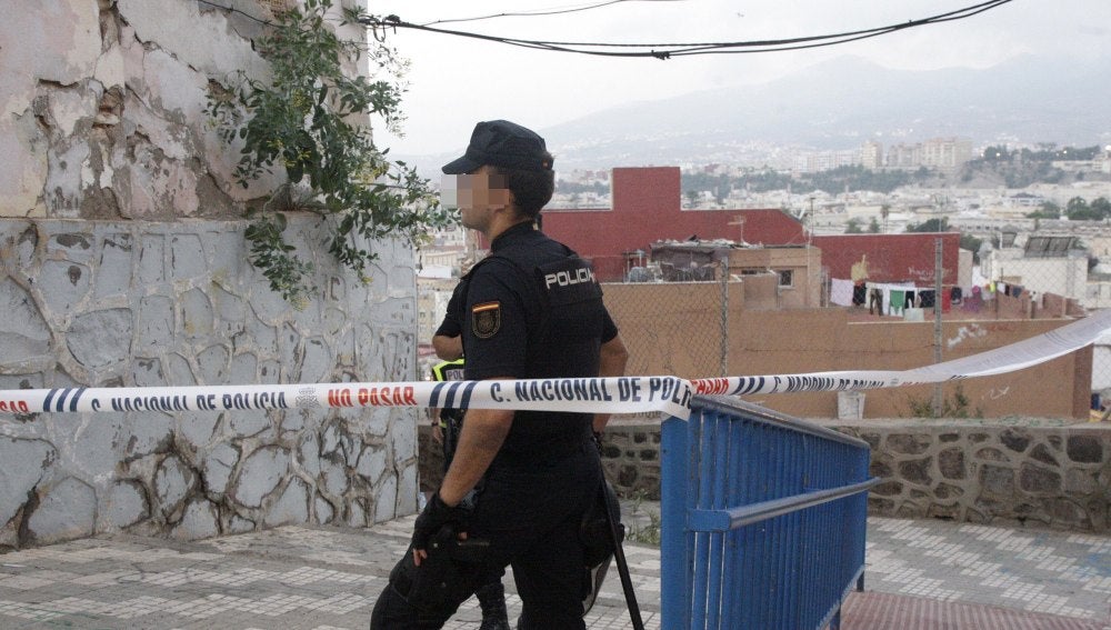 Efectivos de la Policía Nacional durante el registro del miércoles