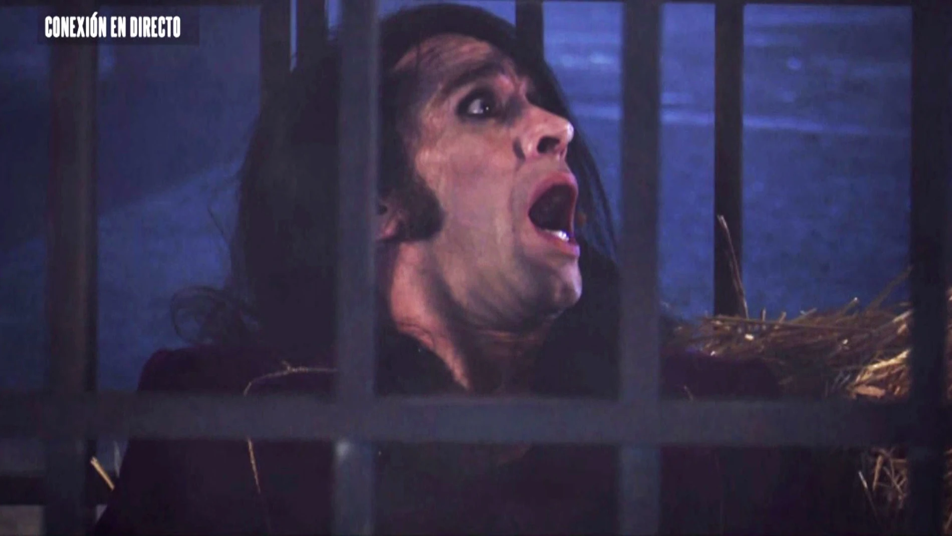 Mario Vaquerizo se despierta de la hipnosis en una jaula encerrado con un león